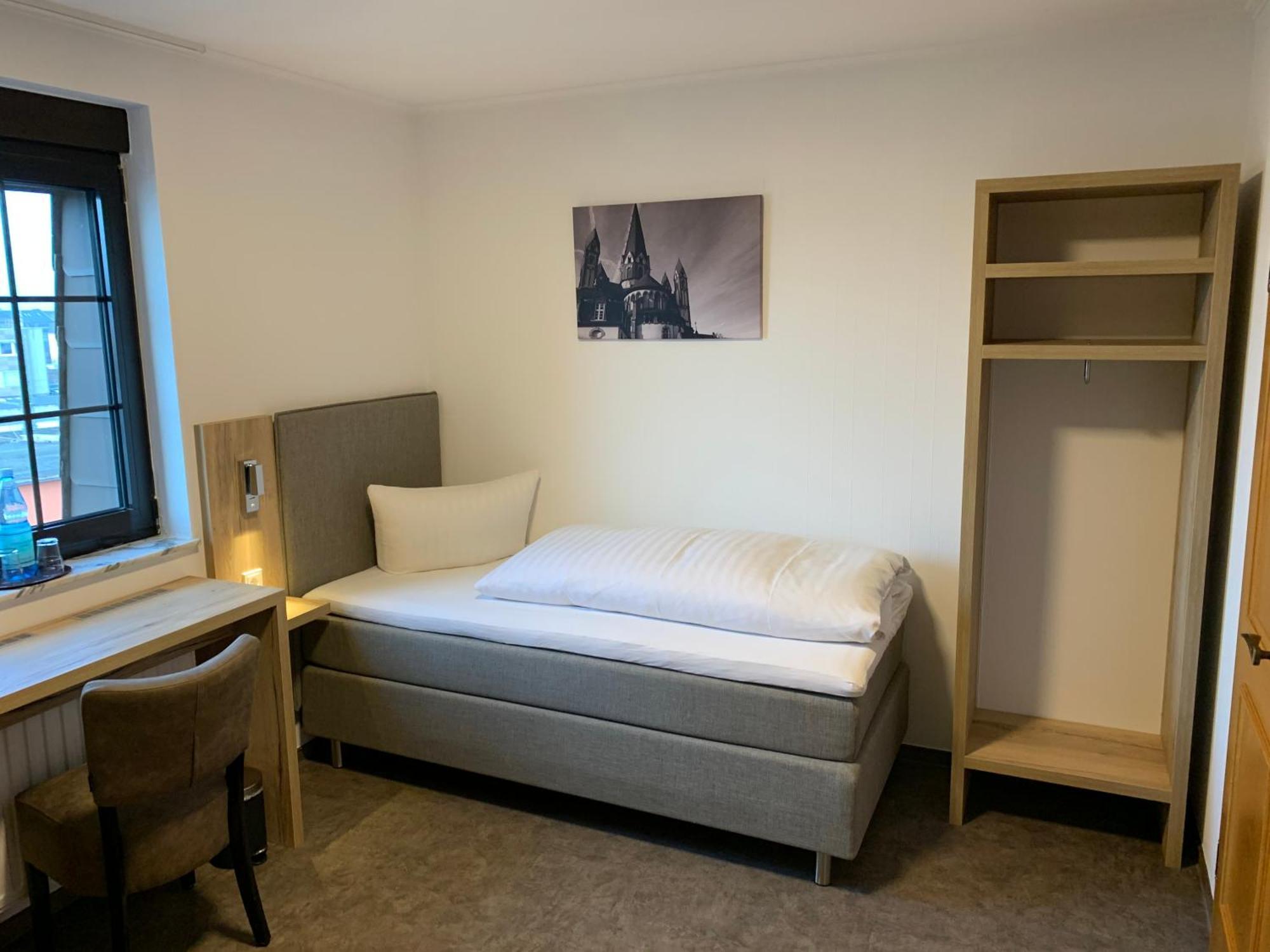 Hotel B4 Limburg an der Lahn Zimmer foto